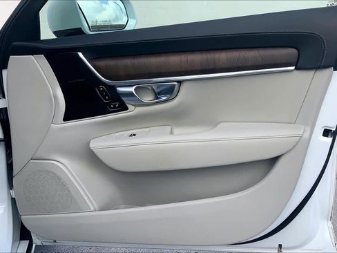 Used 2022 Volvo S90 B6 Inscription w/ Advanced Package image 29