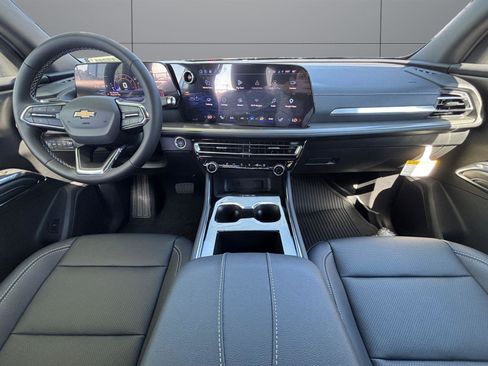 New 2026 Chevrolet Traverse LT w/ Sun and Wheel Package AWD/4WD image 14