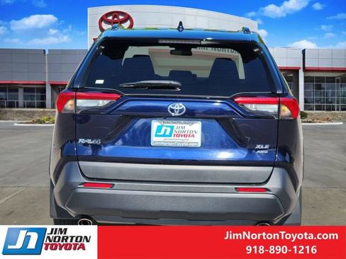 Used 2022 Toyota RAV4 XLE AWD/4WD image 7