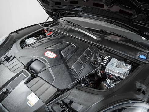 Certified 2023 Porsche Cayenne Turbo AWD/4WD image 12
