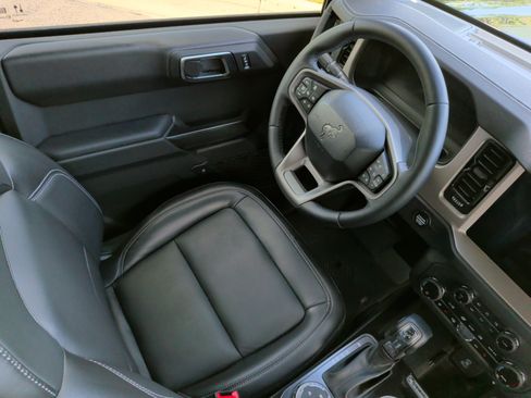 Used 2025 Ford Bronco Outer Banks AWD/4WD image 34