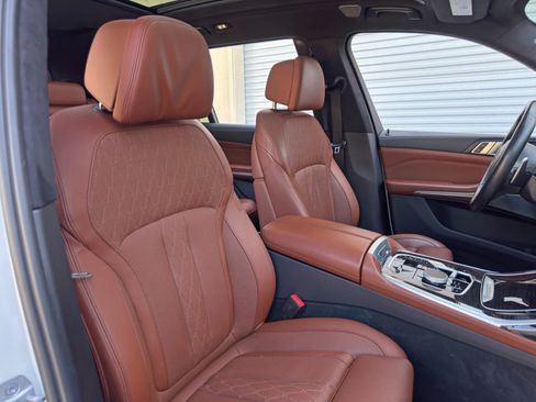 Used 2023 BMW X7 M60i w/ Climate Comfort Package AWD/4WD image 43