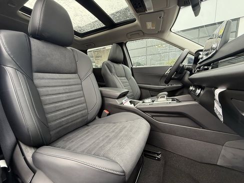 Used 2025 Mitsubishi Outlander SE image 28