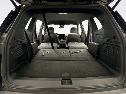 Used 2024 GMC Acadia Elevation image 24