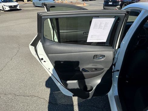Used 2019 Nissan Leaf SV w/ SV Technology Package image 23