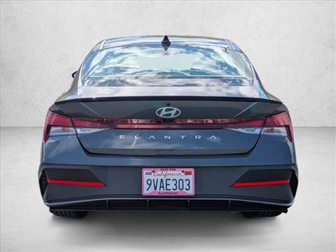 Used 2025 Hyundai Elantra Sport image 7