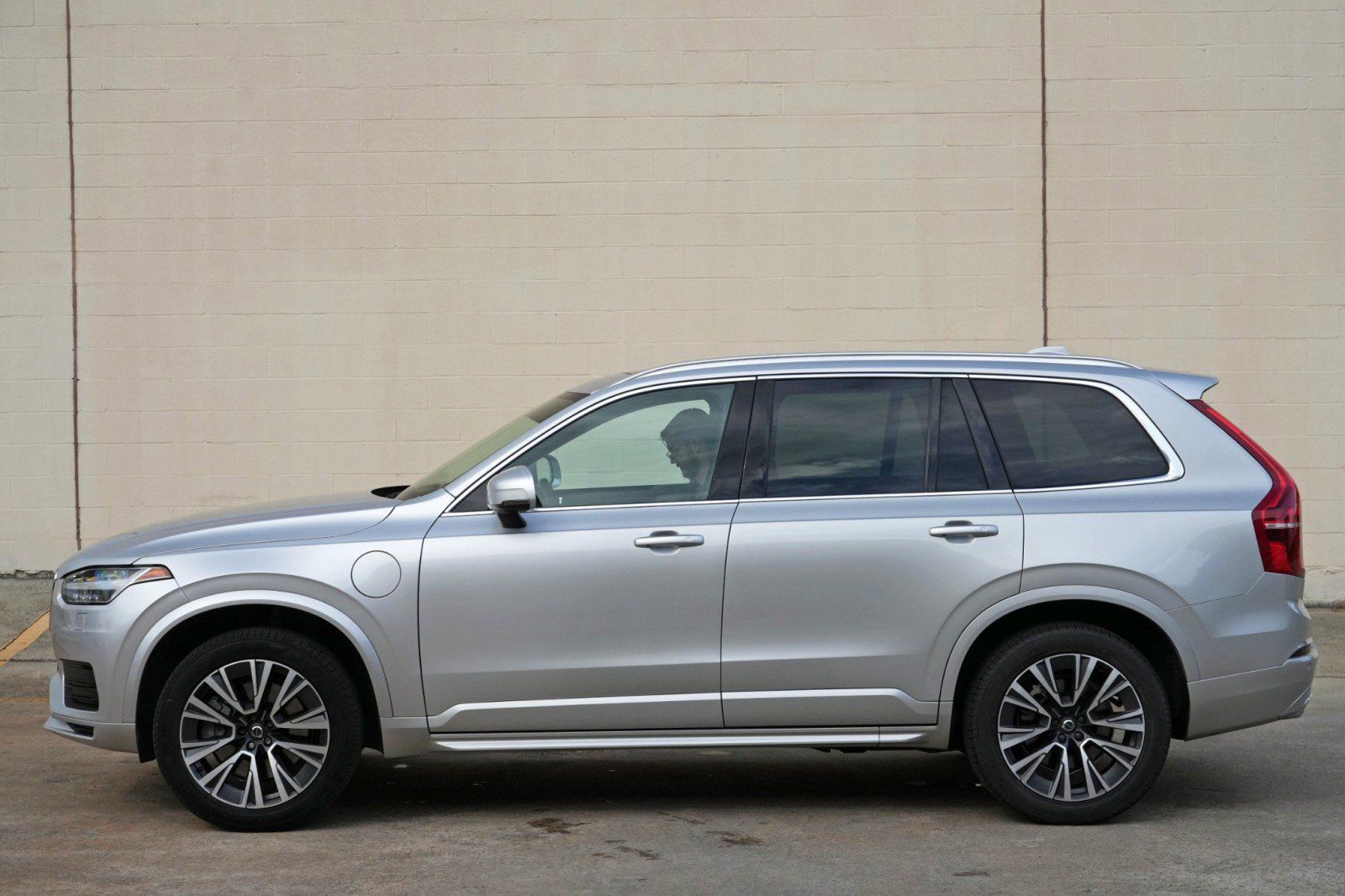 Used 2020 Volvo XC90 T8 Momentum w/ Protection Package Premier AWD/4WD image 47