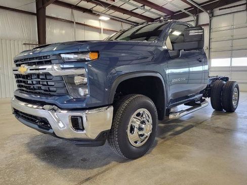 New 2026 Chevrolet Silverado 3500 LT w/ Convenience Package AWD/4WD image 2