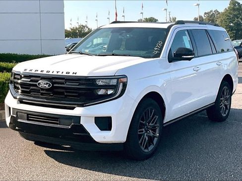 New 2027 Ford Expedition Platinum w/ Stealth Appearance Package AWD/4WD image 2