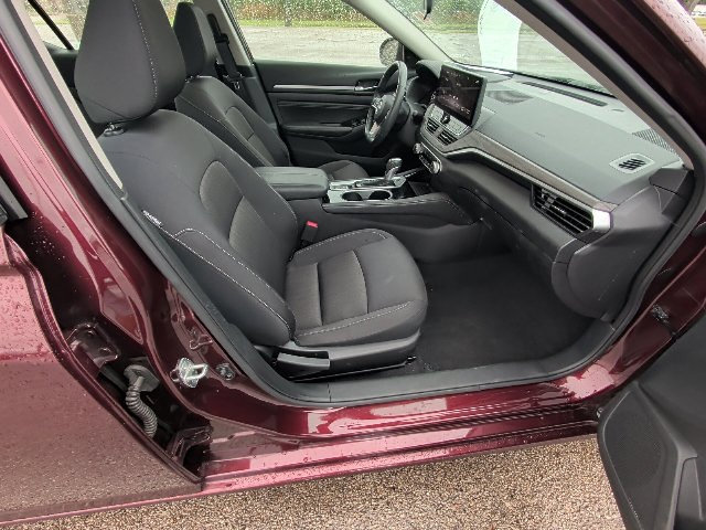 Used 2023 Nissan Altima 2.5 SV w/ SV Premium Package FWD image 3