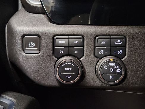 Used 2024 Chevrolet Silverado 2500 High Country w/ Z71 Off-Road Package image 45