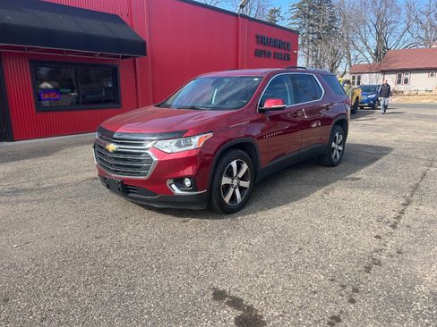 Used 2018 Chevrolet Traverse LT image 2