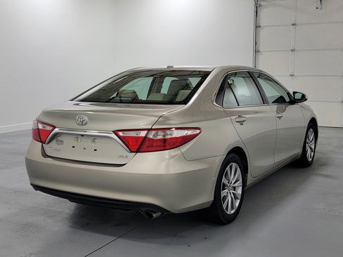 Used 2017 Toyota Camry XLE w/ Moonroof Package image 9