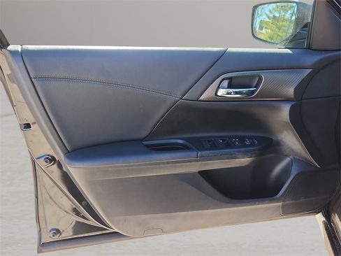 Used 2016 Honda Accord Sport image 14