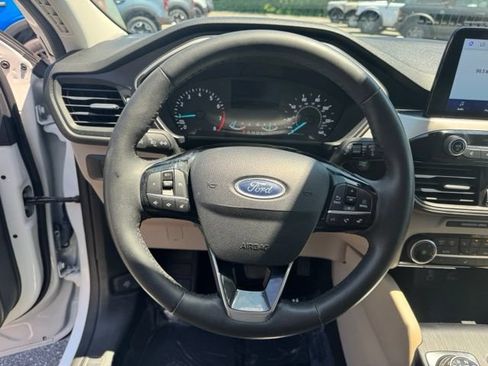 Used 2022 Ford Escape SE w/ Cold Weather Package AWD/4WD image 19