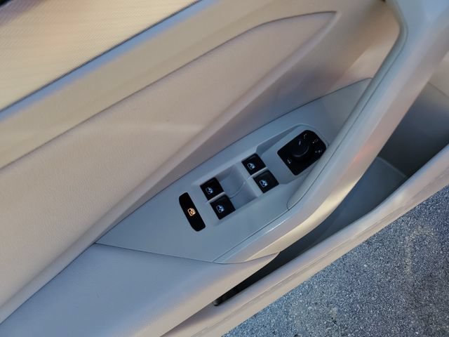 Used 2020 Volkswagen Jetta SE w/ SE Cold Weather Package FWD image 22