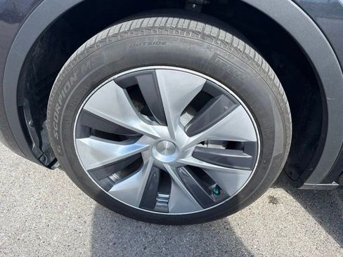 Used 2024 Tesla Model Y Long Range AWD/4WD image 24