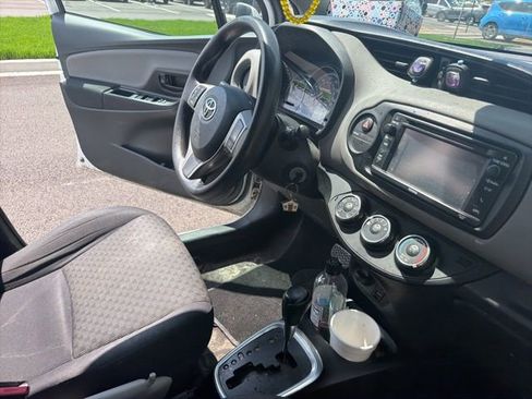 Used 2017 Toyota Yaris L image 14