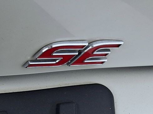 Used 2019 Toyota Corolla SE w/ SE Option Package image 30