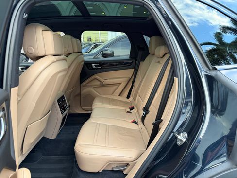 Used 2020 Porsche Cayenne image 49
