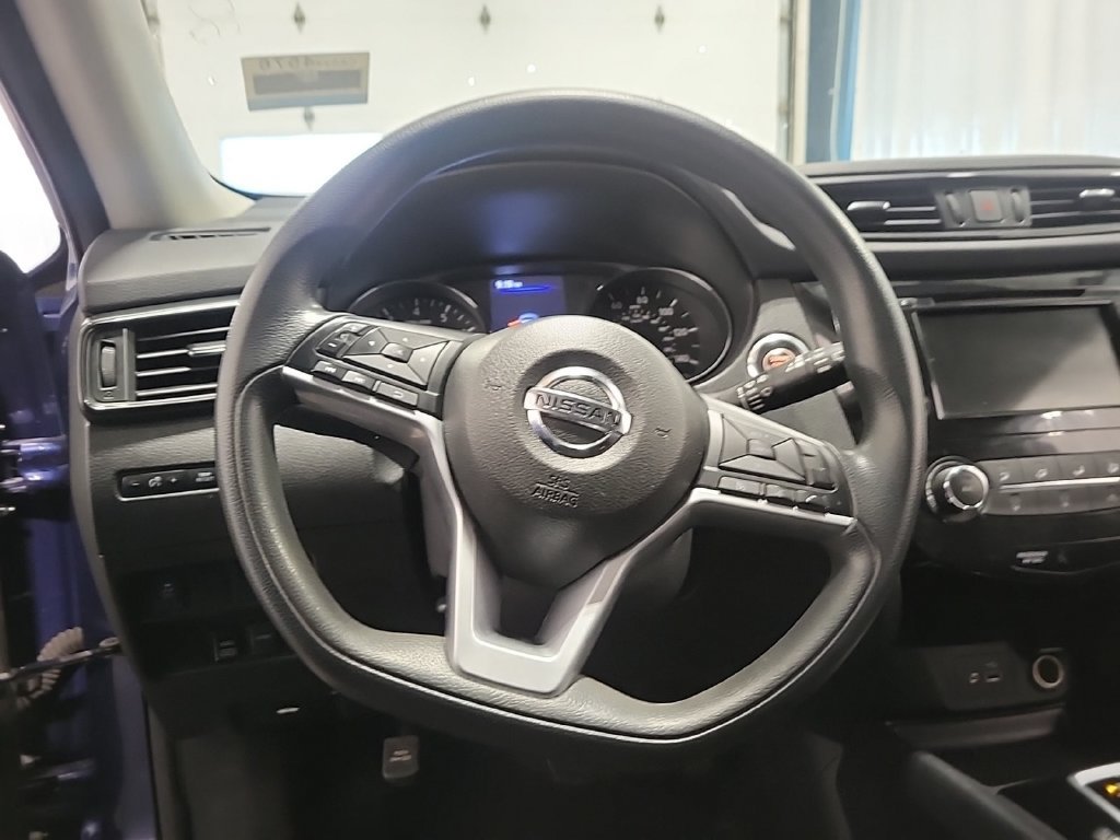 Used 2018 Nissan Rogue SV AWD/4WD image 7