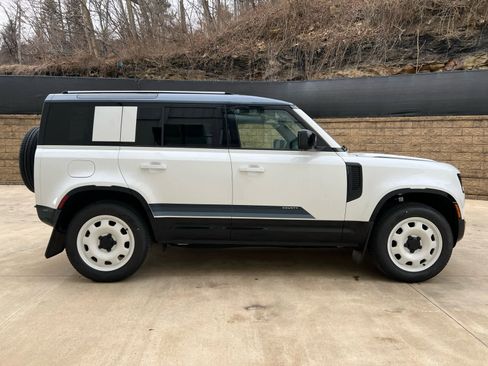 Used 2025 Land Rover Defender 110 S image 7