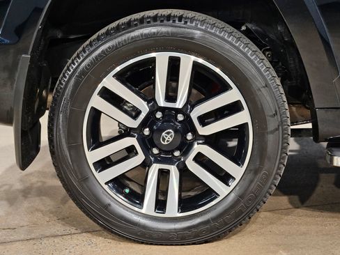 Used 2024 Toyota 4Runner Limited AWD/4WD image 17