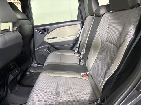 Used 2025 Subaru Forester Premium w/ Convenience Package #2 image 21