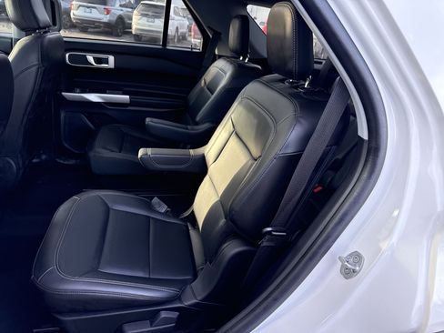 Certified 2022 Ford Explorer XLT w/ Equipment Group 202A image 14