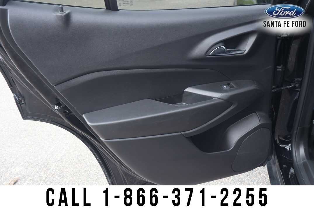 Used 2025 Chevrolet Trax LT w/ LT Convenience Package FWD image 15