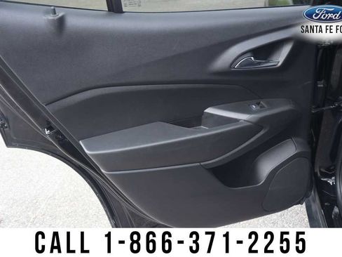 Used 2025 Chevrolet Trax LT w/ LT Convenience Package FWD image 15