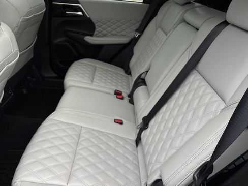 Used 2024 Mitsubishi Outlander SEL image 10