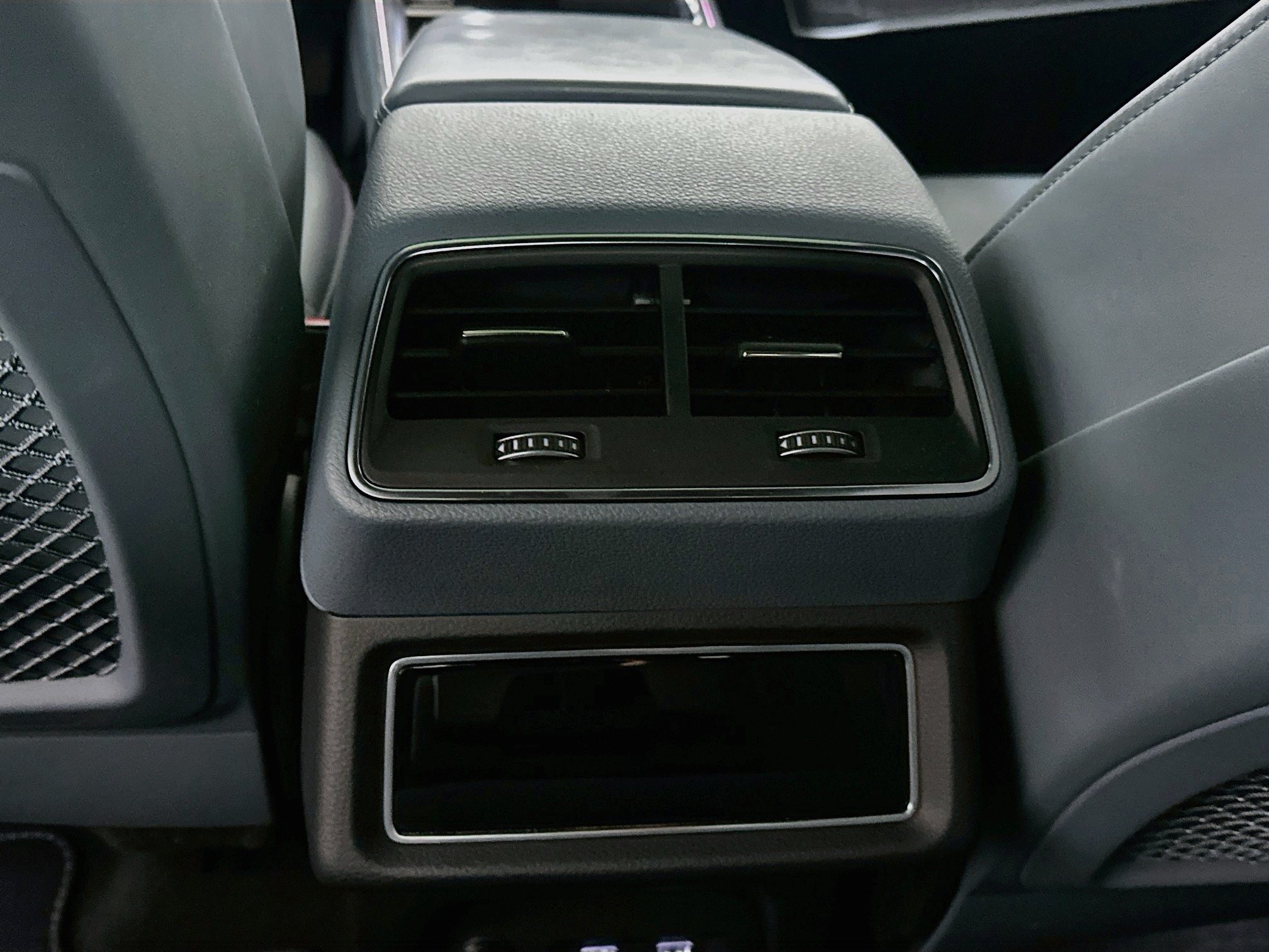 Used 2020 Audi e-tron Prestige w/ Prestige Package AWD/4WD image 27
