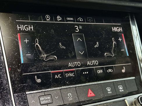 Used 2022 Audi Q8 Premium image 24