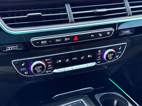 Used 2017 Audi Q7 3.0T Prestige image 34