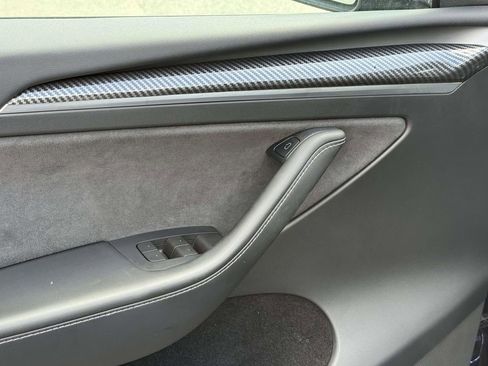 Used 2023 Tesla Model Y Performance image 24