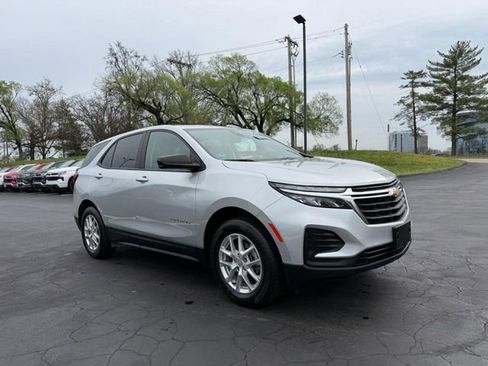 Used 2022 Chevrolet Equinox LS AWD/4WD image 8