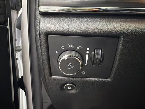 Used 2019 Jeep Grand Cherokee Limited image 31