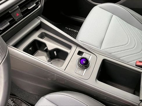 New 2026 Volkswagen Tiguan SE R-Line FWD image 7