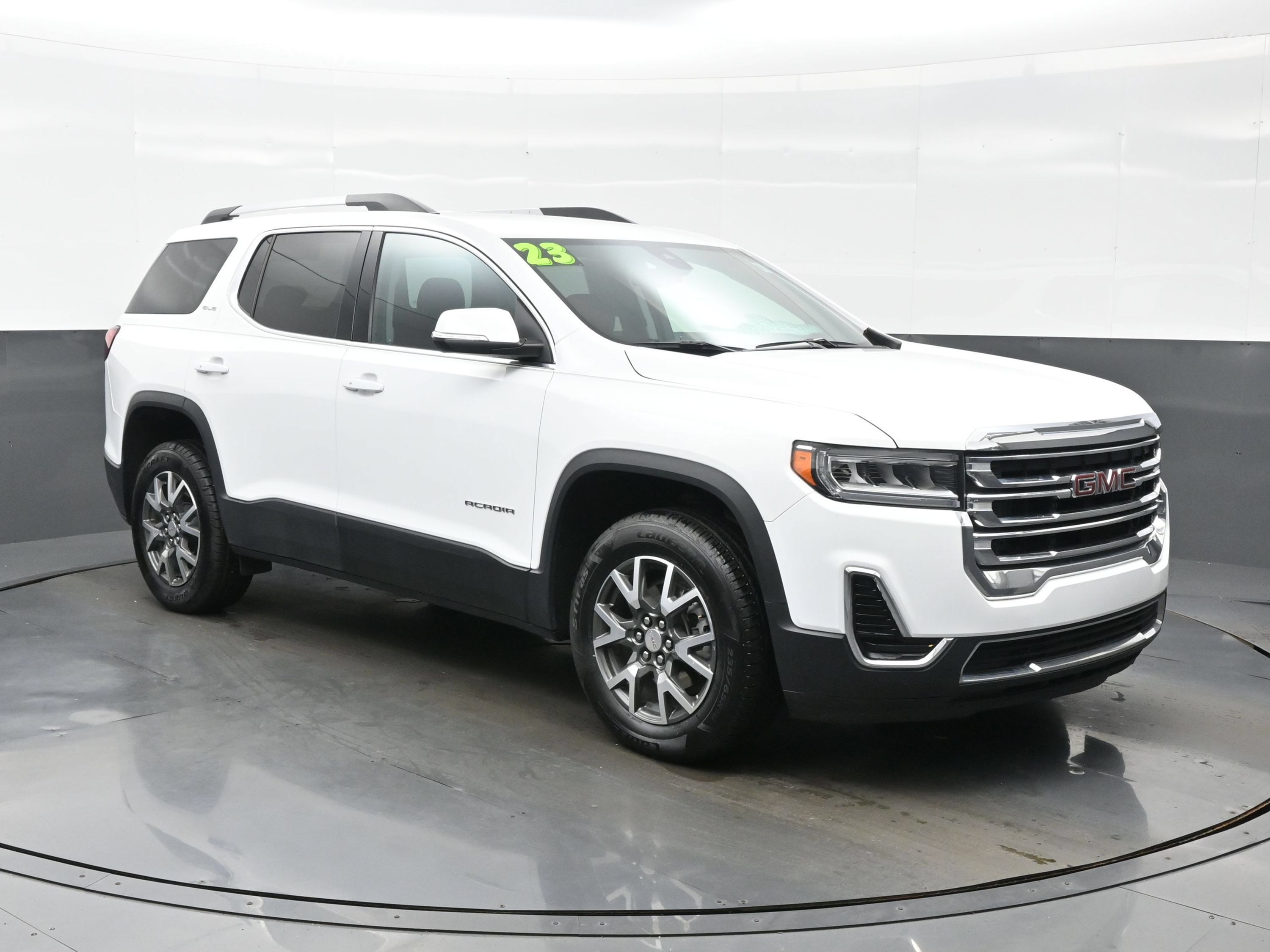 Used 2023 GMC Acadia SLE w/ Driver Convenience Package FWD image 8