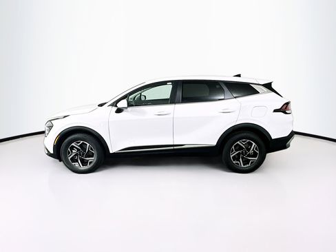 Used 2025 Kia Sportage LX image 4