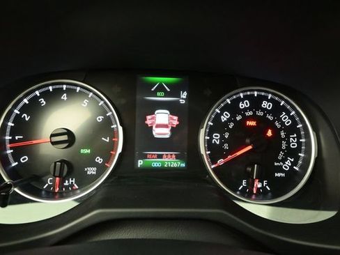 Used 2022 Toyota RAV4 XLE w/ Convenience Package FWD image 8