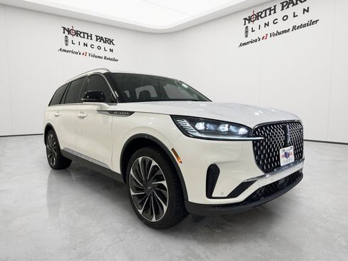 Used 2026 Lincoln Aviator Reserve AWD/4WD image 6