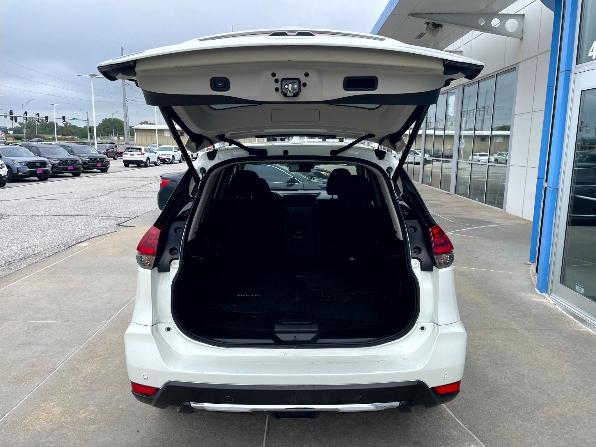 Used 2020 Nissan Rogue SV AWD/4WD image 9