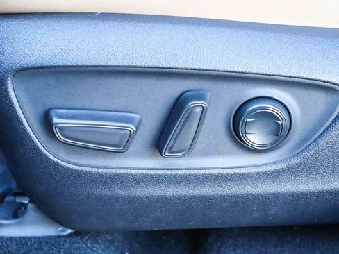 Used 2020 Toyota RAV4 Limited image 24