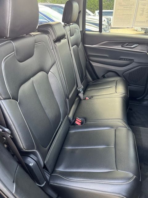 Used 2023 Jeep Grand Cherokee Limited AWD/4WD image 14