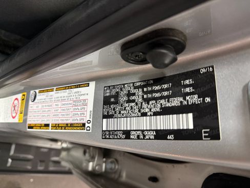 Used 2016 Toyota 4Runner SR5 AWD/4WD image 39