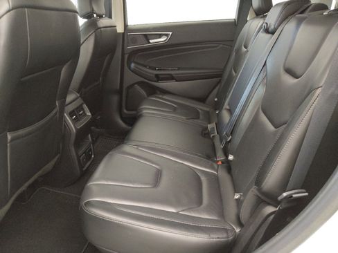 Used 2019 Ford Edge Titanium image 18