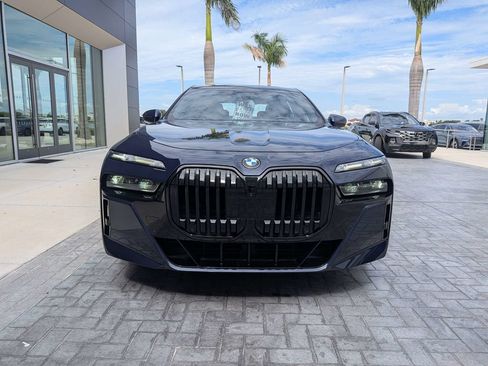 Used 2024 BMW 760i xDrive w/ Executive Package AWD/4WD image 9