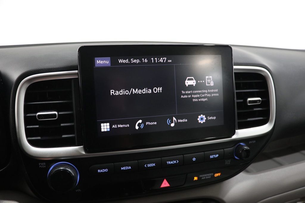 Used 2025 Hyundai Venue SEL FWD image 21